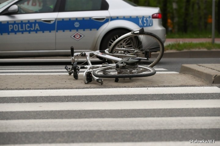 Potrącenie rowerzysty w Stalowej Woli, mężczyzna został ranny (ZDJECIA)