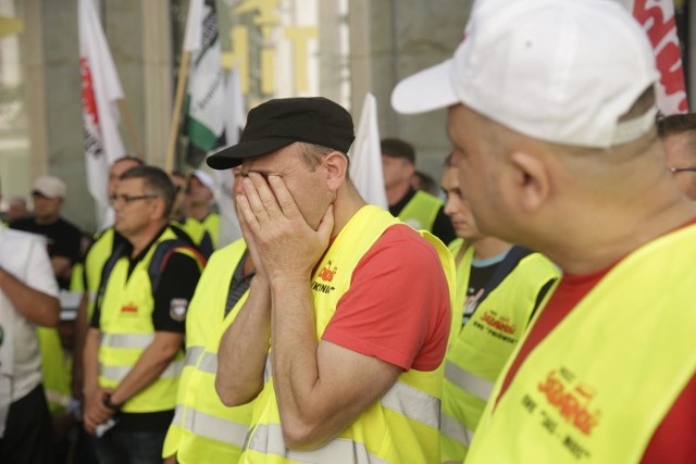 11.06.2019 Warszawa. Protest górników JSW pod budynkiem Ministerstwa Energii