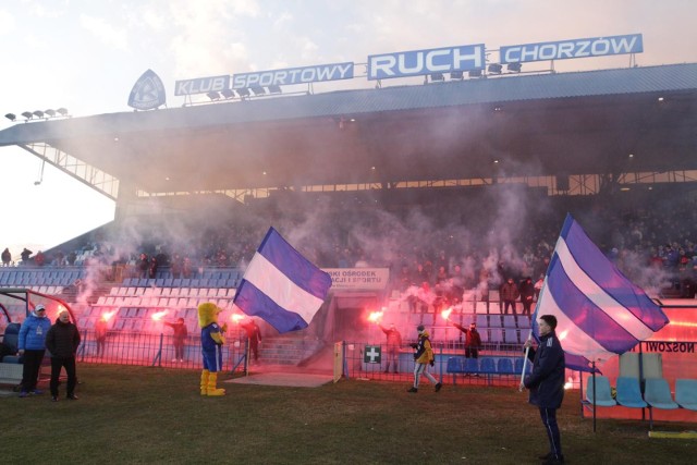 19.02.2022 r. Prezentacja drużyny Ruchu Chorzów przed rudną wiosenną eWinner 2. Ligi.  Zobacz kolejne zdjęcia. Przesuwaj zdjęcia w prawo - naciśnij strzałkę lub przycisk NASTĘPNE