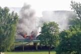 Pożar autobusu na wiadukcie Dąbrowskiego. W środku było 50 osób [ZDJĘCIA]
