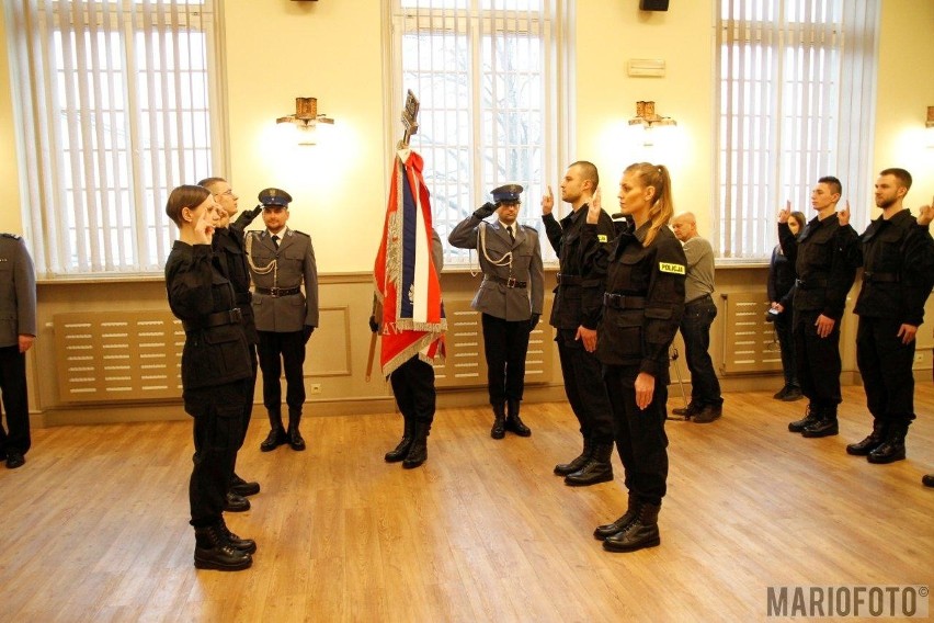 46 nowych policjantów wstąpiło dziś w szeregi opolskiej...