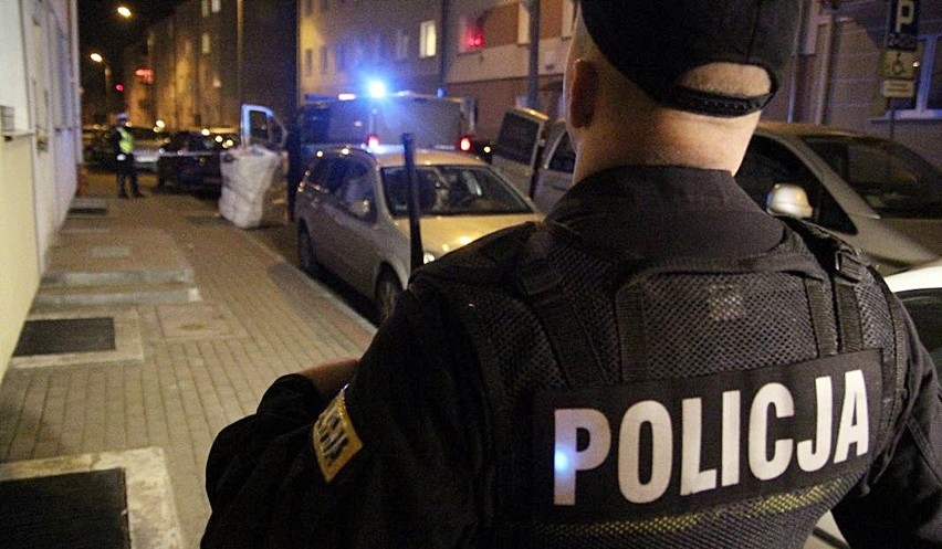 Policjant z Częstochowy usyszał zarzut gwałtu. Nie został...