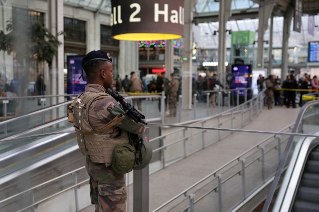 W sobotę rano na dworcu Gare de Lyon w stolicy Francji doszło do ataku nożownika