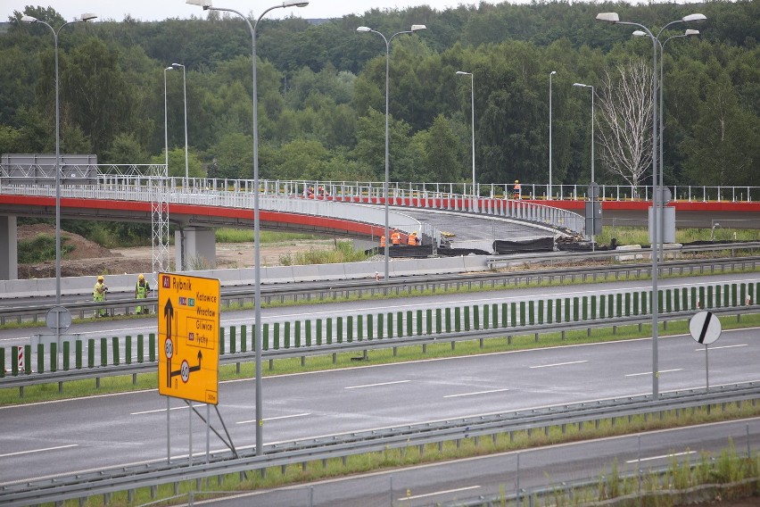 Autostrada A1 w Gliwicach: Ruch na jezdniach zbiorczych. Bo budują węzeł A1 z DTŚ [ZDJĘCIA]