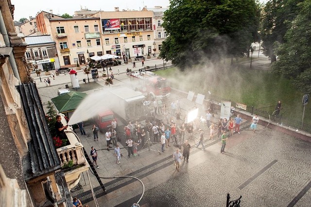 Jedną z atrakcji Kameralnego Lata jest zawsze kręcenie sceny specjalnej w centrum miasta.