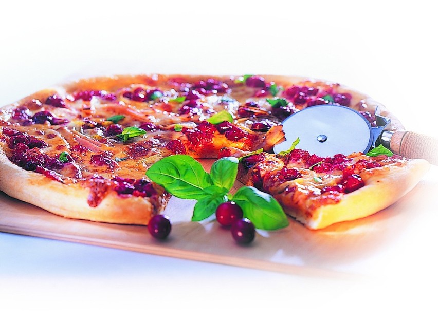 Pizza to flagowe danie kuchni włoskiej, przygotowywane w...