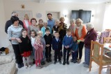 Przedszkolaki z Chlewic odwiedziły seniorów w Rodzinnym Domu Opieki w Świerkowie. Zobaczcie zdjęcia