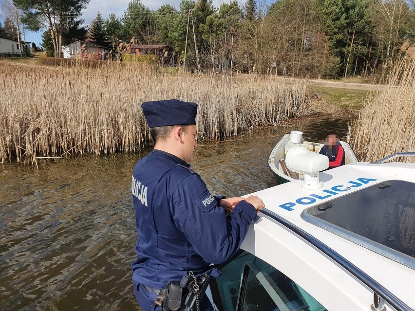 Na Zalewie Koronowskim w czasie epidemii jak makiem zasiał