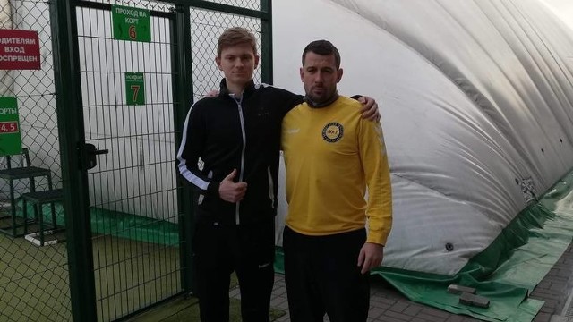 Tenisista MKT Łódź Aleksander Orlikowski z trenerem Tomaszem Ściborem