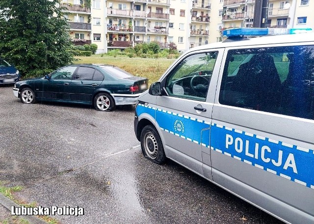 Szaleńcza jazda kierowcy BMW zakończyła się po pościgu.