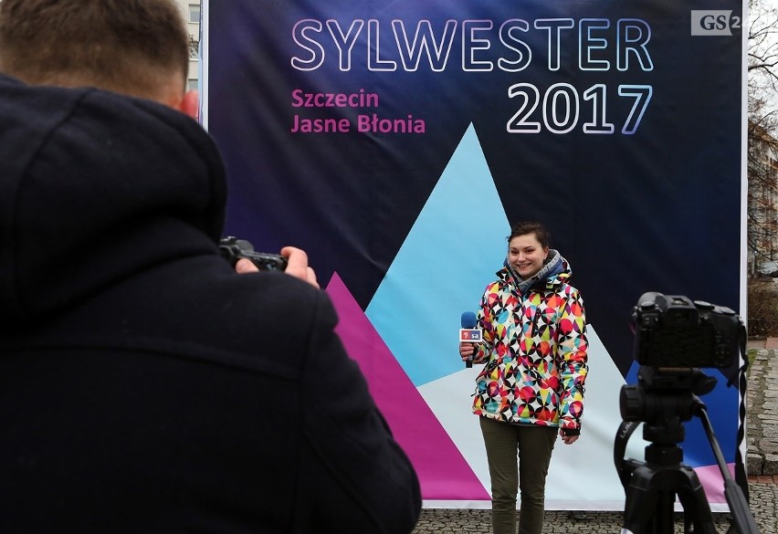 Mieszkańcy Szczecina nagrywali świąteczne życzenia na Placu Grunwaldzkim [WIDEO]
