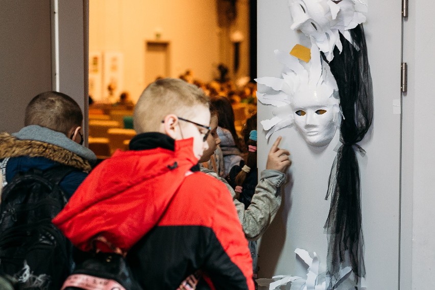 Bajkowy Dzień Teatru w Pacanowie. Spektakle dla dzieci, mnóstwo zabawy. Zobacz zdjęcia