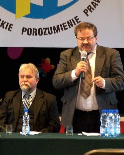 Od lewej prezydent Tarnobrzega Jan Dziubiński i poseł Stanisław Ożóg, który będzie koordynował kampanię samorządową w okręgu tarnobrzesko-rzeszowskim.