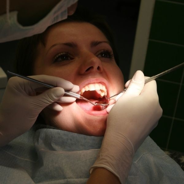 Teraz, aby dostać się do dentysty, trzeba czekać od kilku do kilkunastu dni. W 2008 r. kolejki się wydłużą.