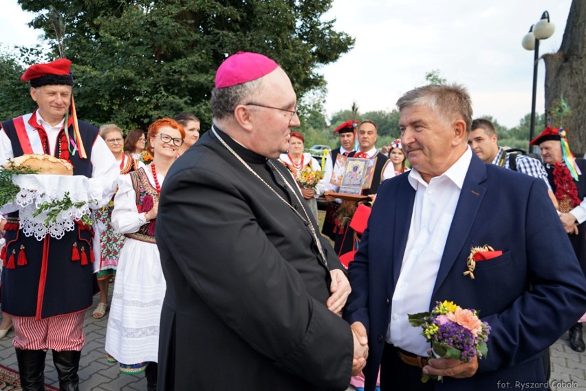 Matka Boża Zwycięska znów przeszła przez Zielonki. Korowód z obrazem na ulicach wioski