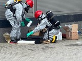 Wyciek chemiczny w DHL w Łyskach. Interweniowali strażacy. Zobacz zdjęcia