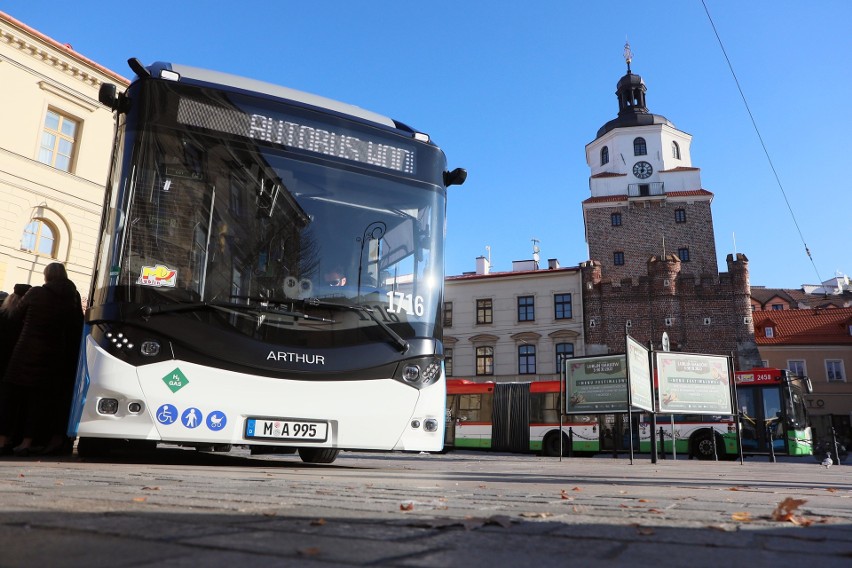 Zmiany warty w komunikacji miejskiej. Autobusy już nie na ropę i nie na prąd. Pierwszy taki pojazd na ulicach Lublina 