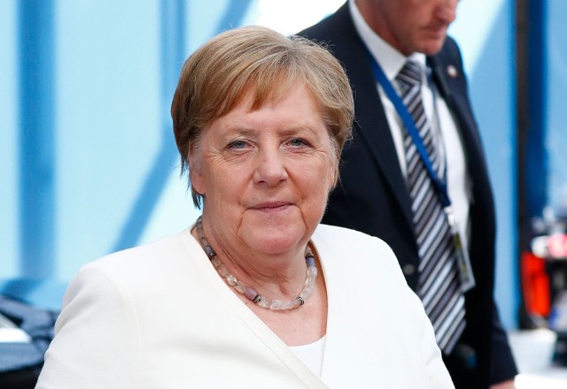 W ciągu ostatnich dni dwukrotnie widziano, jak Angela Merkel się trzęsie. Nie wiadomo, czemu