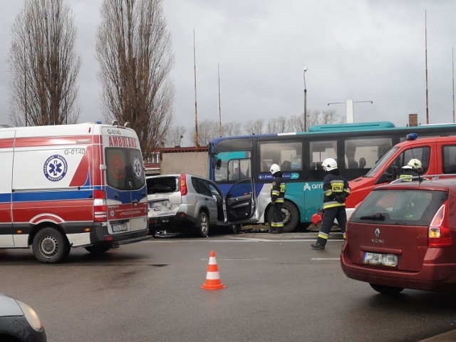 Wypadek W Pruszczu Gdańskim [11.03.2020]. Samochód Zderzył Się Z Autobusem [Zdjęcia] | Dziennik Bałtycki