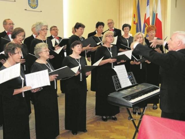 W sali sesyjnej Urzędu Miasta w Rypinie w poniedziałek, już po raz piąty, odbyła się inauguracja nowego roku akademickiego Uniwersytetu Każdego Wieku.