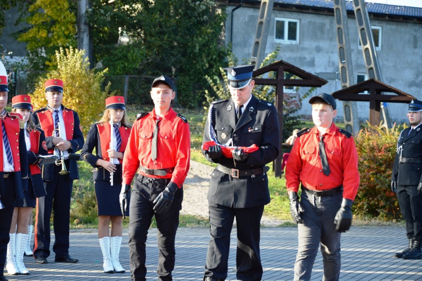 Strażacy z Czarnej Dabrówki ochotnicy mają swój sztandar