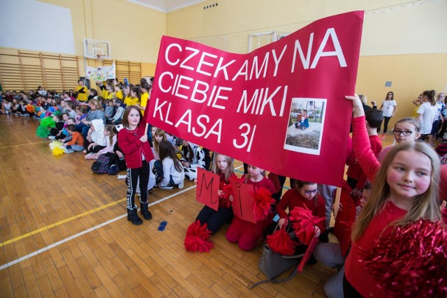 Charytatywny mecz na rzecz Mikołaja chorego na raka mózgu odbył się w Szkole Podstawowej nr 86 w Gdańsku.