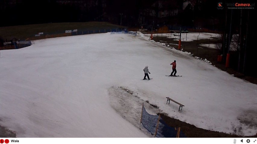 Nadeszła wiosna, ale ostatnie wyciągi narciarskie w Wiśle jeszcze działają, warunki są niezłe, a stoki właściwie puste (ZDJĘCIA)