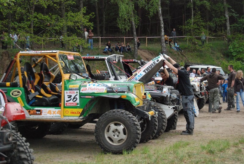 Rajd w Miastku od lat gromadzi śmietanke off-roadowej...