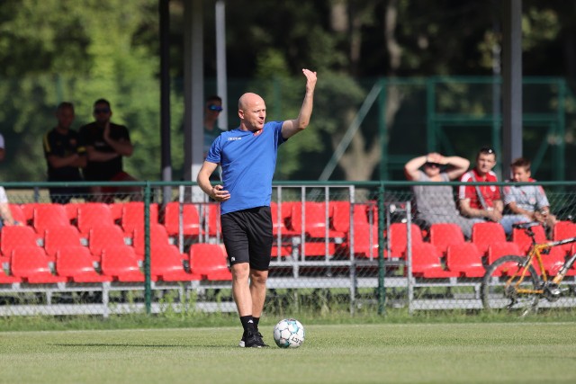 Trener Widzewa Janusz Niedźwiedź