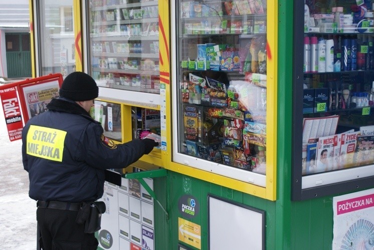 Straż miejska kontrolowała kioski, sklepy i puby