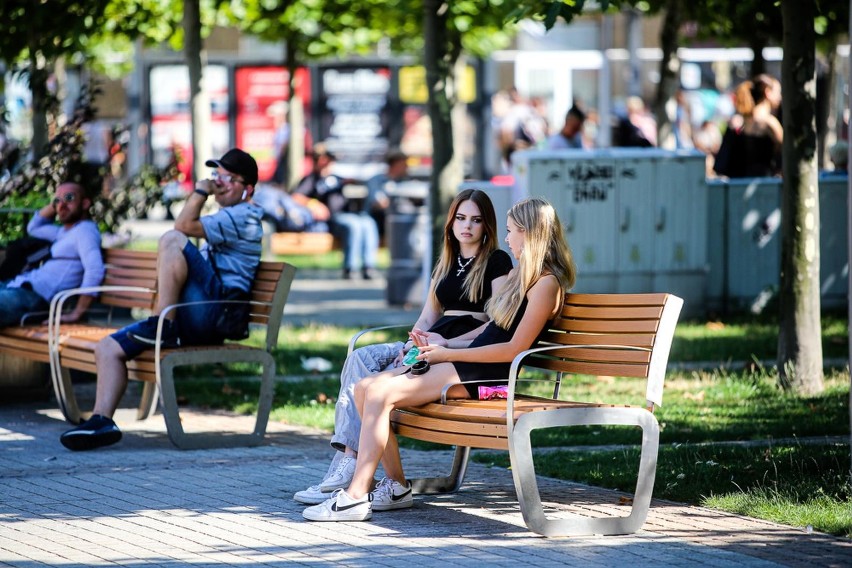 Mieszkańcy miasta radzą sobie na różne sposoby.