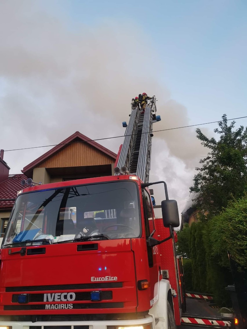 Pożar w Krupnikach. Palił się dom jednorodzinny i garaż