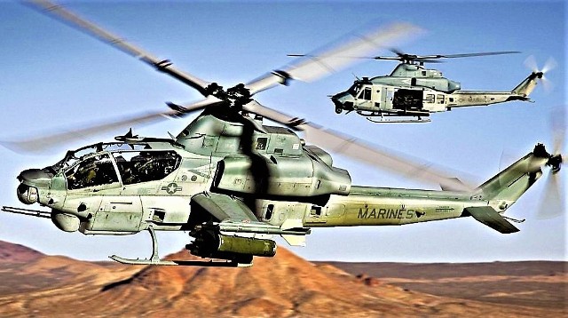 Bell AH-1Z Viper, w tle UH-1Y Venom