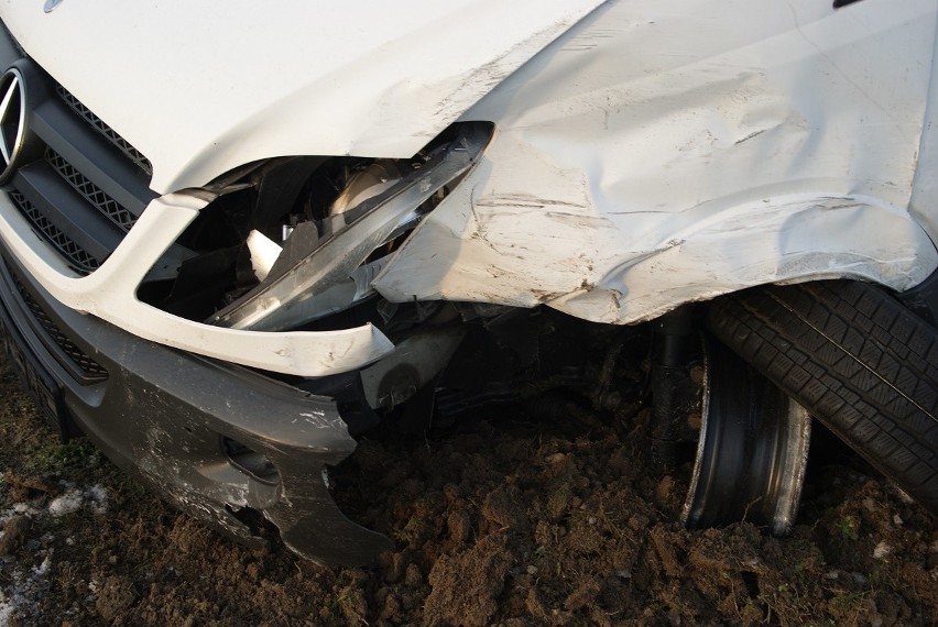 W zderzeniu trzech aut na autostradzie A1 w pobliżu...