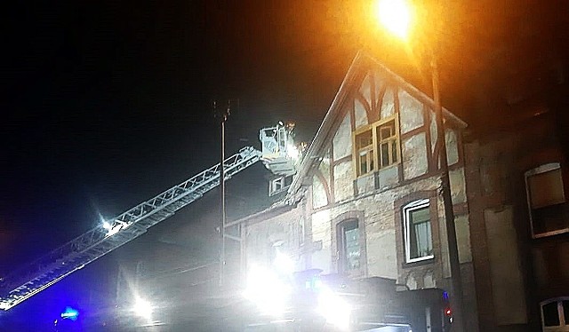 Czerwionka-Leszczny: wyciągnęli spalone zwłoki mężczyzny z mieszkania. Jak doszło do pożaru familoka przy ul. Słowackiego?