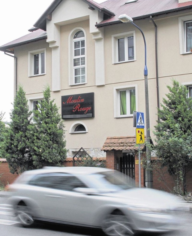 Klub "Moulin Rouge" nie podoba się sąsiadom