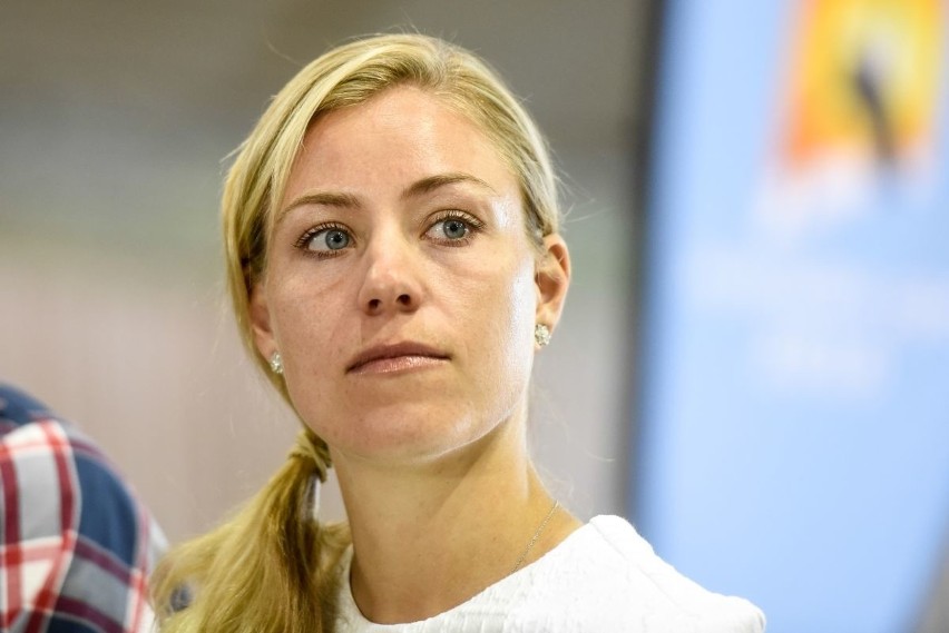 Puszczykowo: Angelique Kerber pokazała puchar za wygranie...