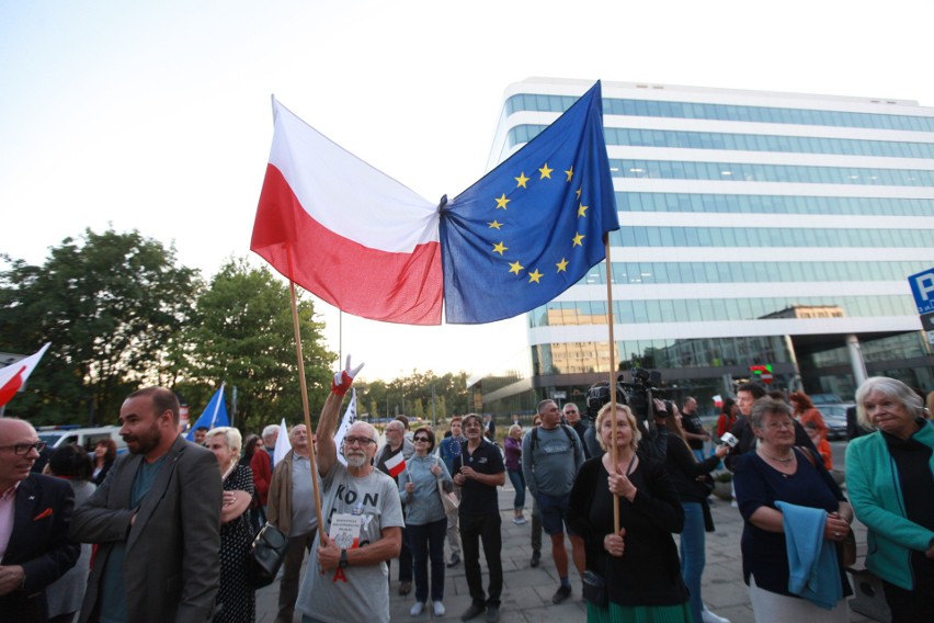 Kraków. Protest KOD w sprawie prokuratorów pod sądem