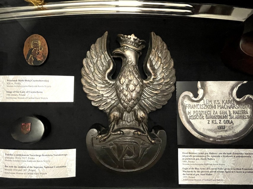 Kraków. Szable, medale, mundury - to wszystko można zobaczyć na wystawie pamiątek patriotyczno-wojskowych