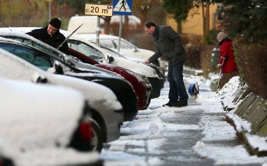 O czym musimy pamiętać zimą na drogach?