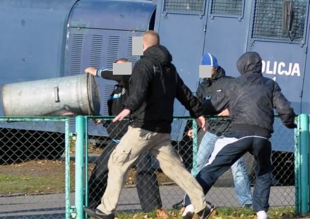 Zadyma na meczu Olimpia Grudziądz -Górnik Wałbrzych