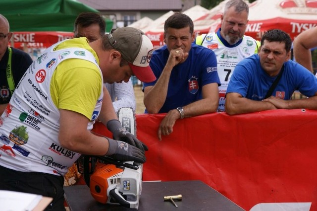 31 zawodników wzięło udział w jubileuszowych XX Międzynarodowych Zawodach Drwali w Bobrowej.