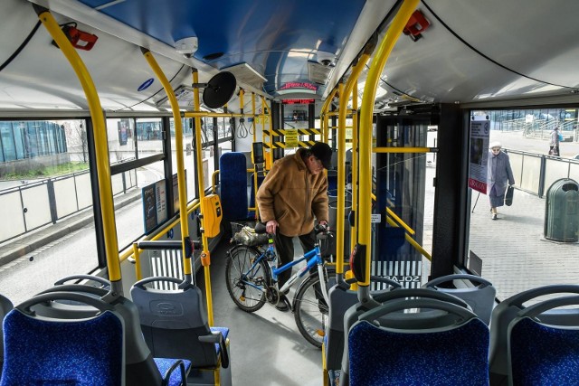 Obecnie Ministerstwo Infrastruktury gwarantuje 800 mln zł samorządom uruchamiającym połączenia autobusowe.