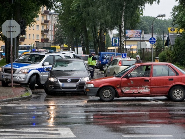 Kolizja na skrzyżowaniu ulic Tuwima - Kołłątaja w Słupsku.