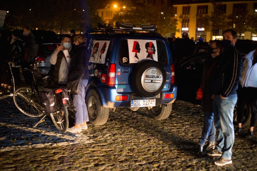 Strajk Kobiet w Słupsku. Kolejny dzień protestów na ulicach miasta [ZDJĘCIA, WIDEO]