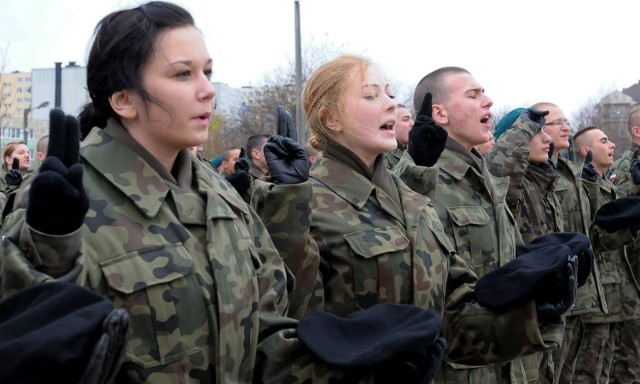 Uczniowie klas wojskowych złożyli ślubowanie.