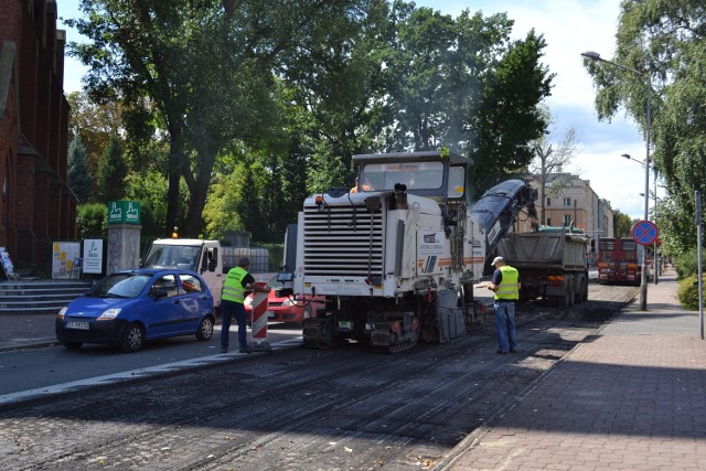 Wczoraj na ulicę Kopernika wjechał ciężki sprzęt. Remont  potrwa miesiąc. Ulica będzie do tego czasu jednokierunkowa