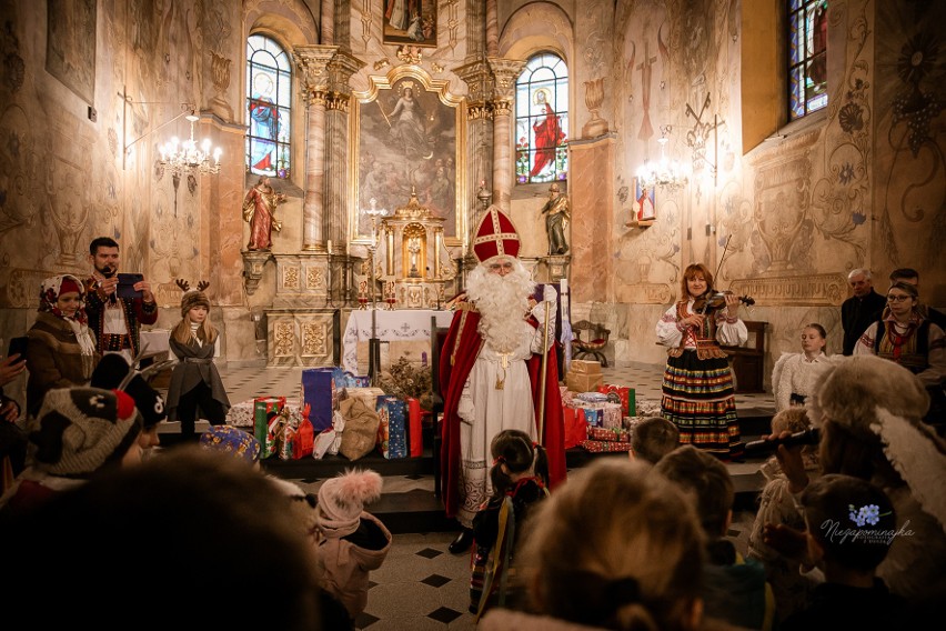Krzczonowską parafię odwiedza prawdziwy święty Mikołaj...
