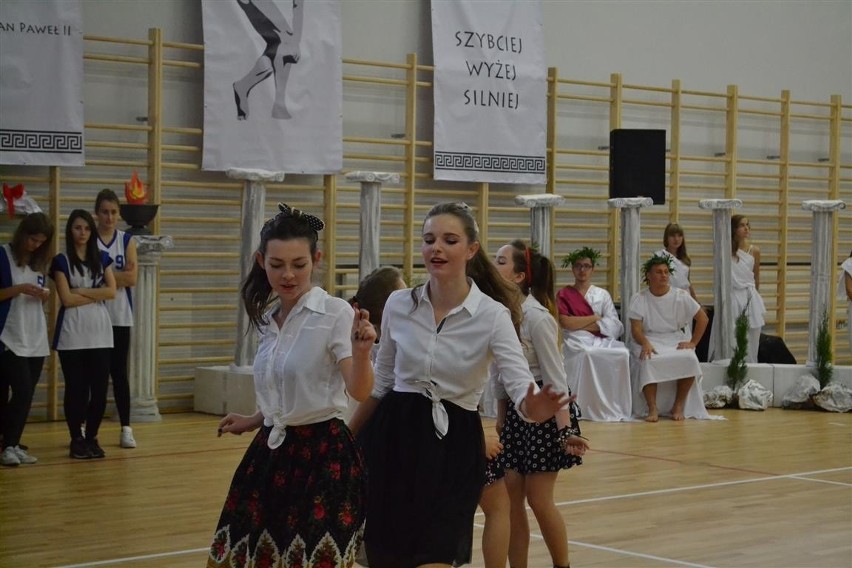Częstochowa: Liceum Biagańskiego ma nową halę sportową!