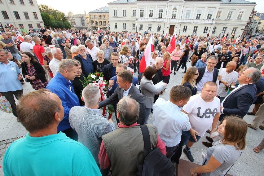 Wielka manifestacja w centrum Kielc „Wolne Sądy” z tysiącami uczestników  